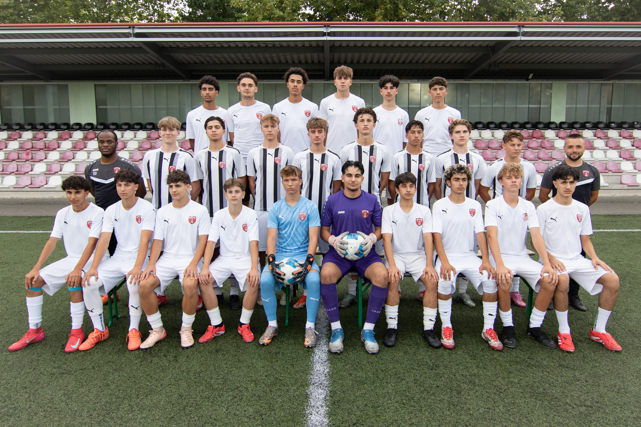 U17