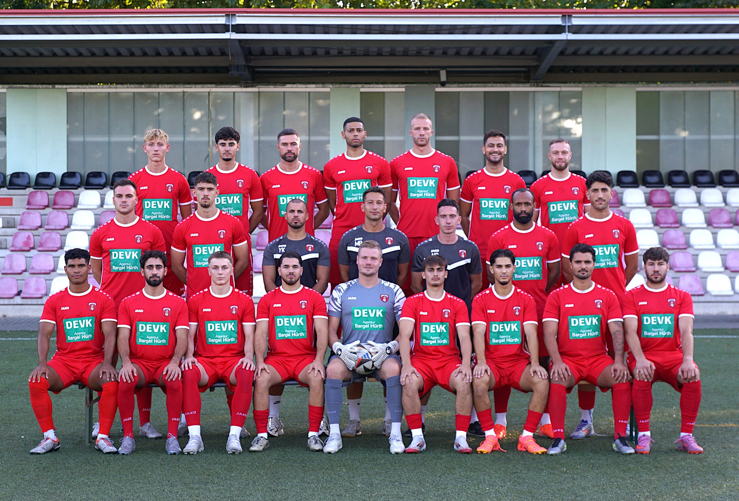 Die 1. Herrenmannschaft des FC Hürth